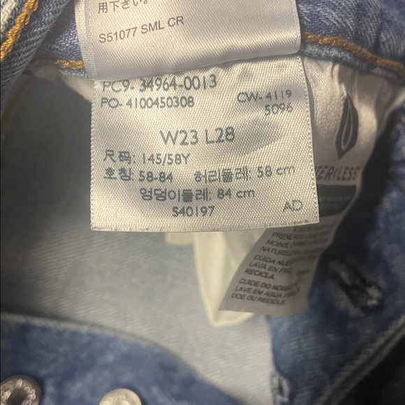 NWT LEVIS HIGH RISE DISTRESSED JEANS - Picture 9 of 9